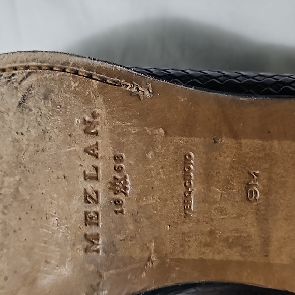 Mezlan black loafers. - Picture 6 of 8